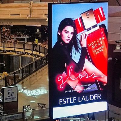 Brilho das lêndeas das telas de exposição 900 da propaganda de P3 SMD Digitas para a instalação fixa